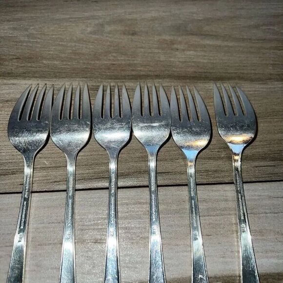 Rogers & Bro "Starlight" Pattern Silverplate Flatware - Set of 4 Salad Forks - Picture 7 of 9